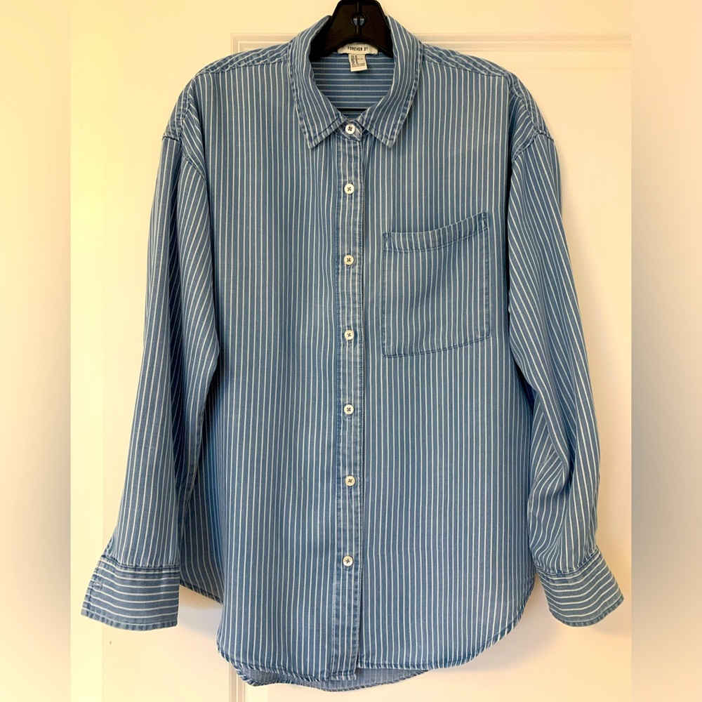 MAKE AN OFFER, CREATE YOUR BUNDLE, SAVE MONEY IN SHIPPING Forever 21 shirt
